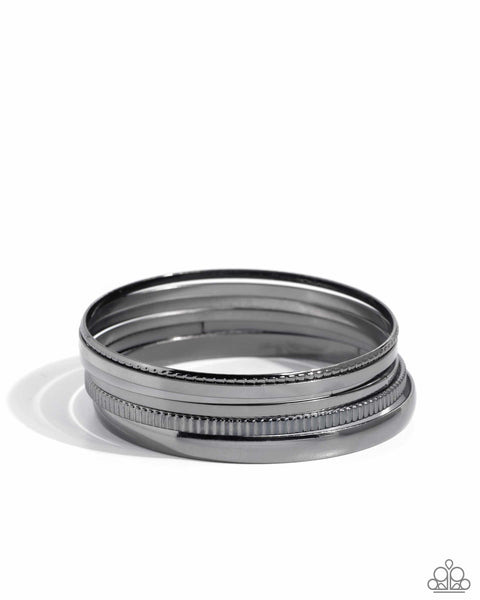 Gliding Gleam - Black