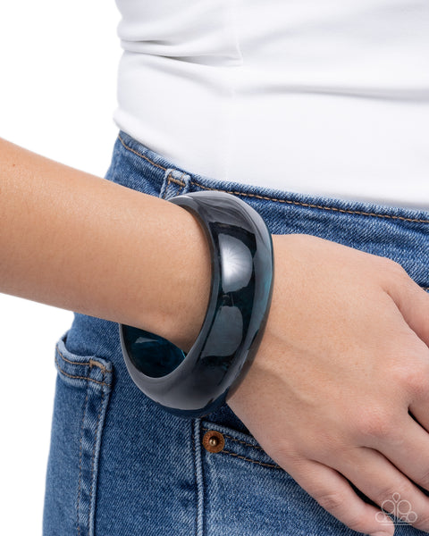 Eye-Catching Evening - Blue